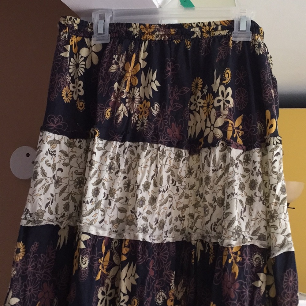 Like new ladies size 3X but fits more like XL- 2X